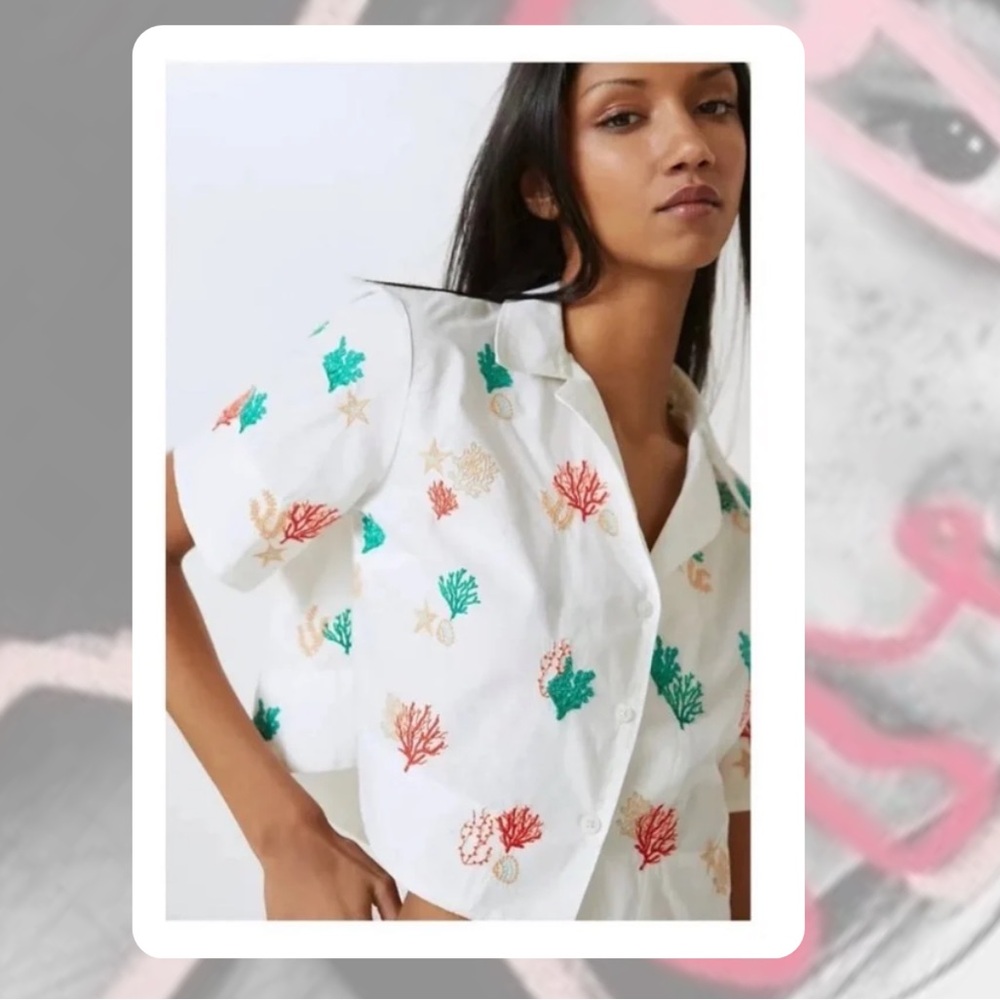 🎉🎉Maeve Embroidered Coral Reef Shells White Short Sleeved Button Down Crop Top
